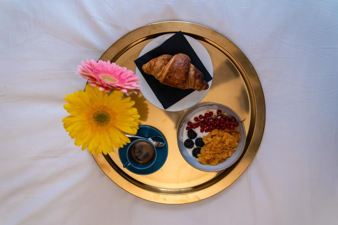 Hart Boutique Hotel Неаполь Экстерьер фото