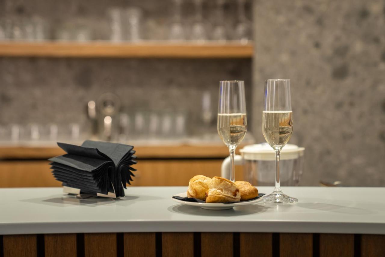 Hart Boutique Hotel Неаполь Экстерьер фото